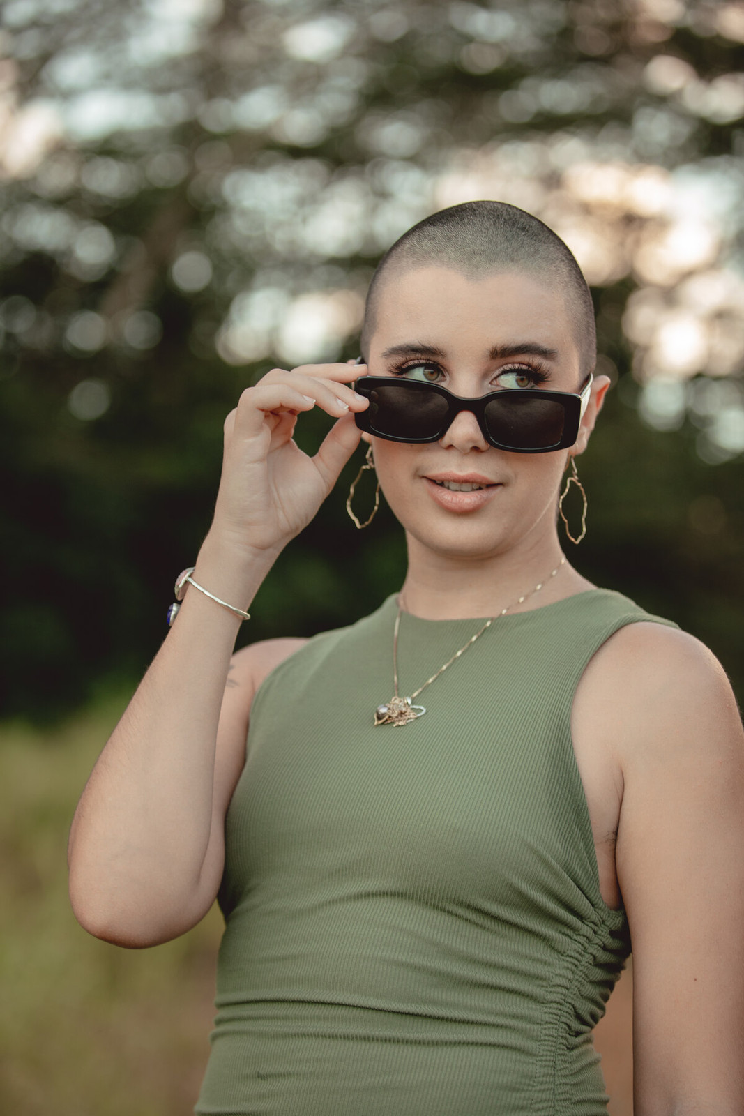 Urban Edge: Bold Square Sunglasses with Ribbed Tank — Sunglasses for Oval Face