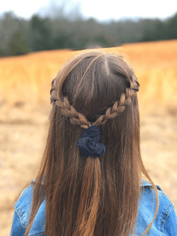Heart-Shaped Braid Detail With Ponytail Heart-Shaped Braid Detail With Ponytail — High School Hairstyles