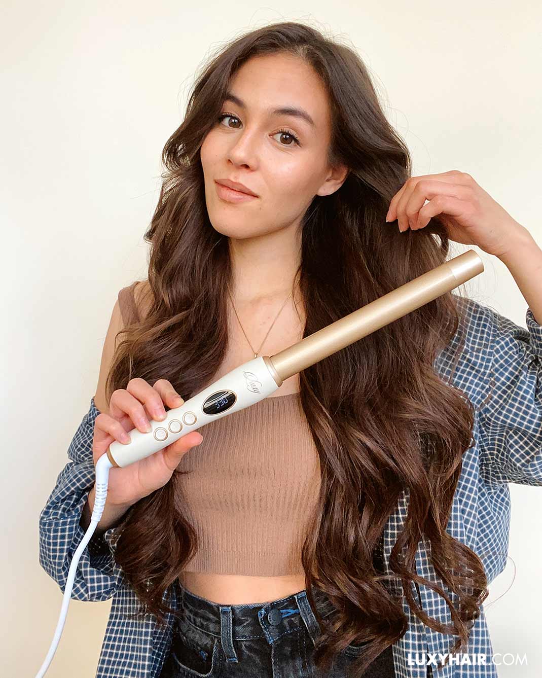 Long Flowing Waves with Subtle Highlights — Wavy Hairstyles