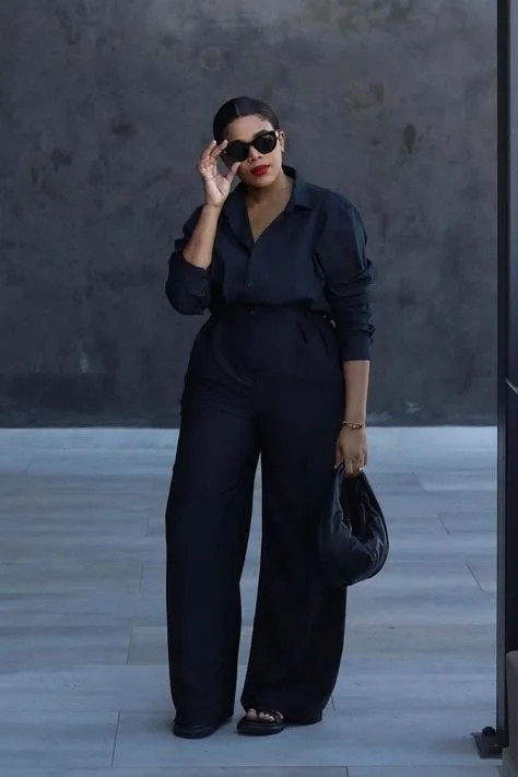 All-Black Outfit with Wide-Leg Trousers All-Black Outfit with Wide-Leg Trousers — Outfits for Big Hips