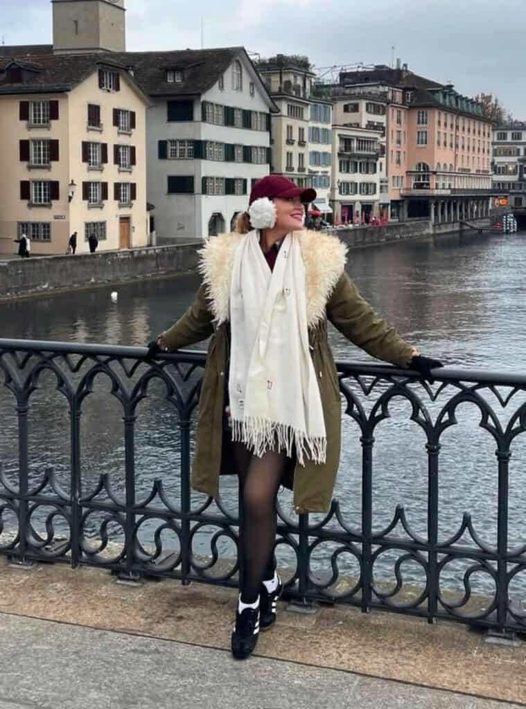 Olive Green Parka and Burgundy Accents for Cold Weather Olive Green Parka and Burgundy Accents for Cold Weather — Switzerland Outfits