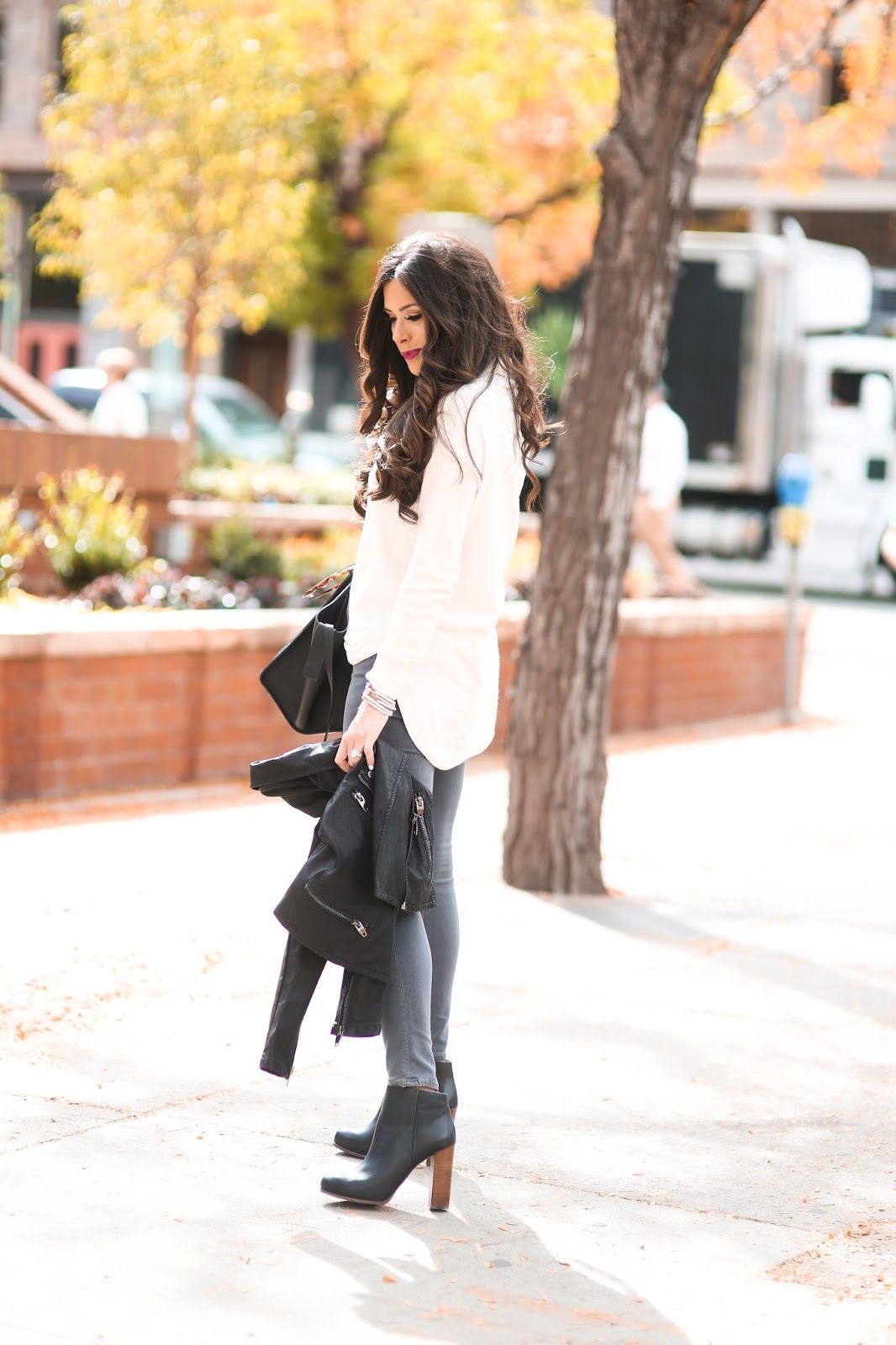 Classic Casual: White Top, Grey Jeans, and Black Jacket Classic Casual: White Top, Grey Jeans, and Black Jacket — Denver Outfits