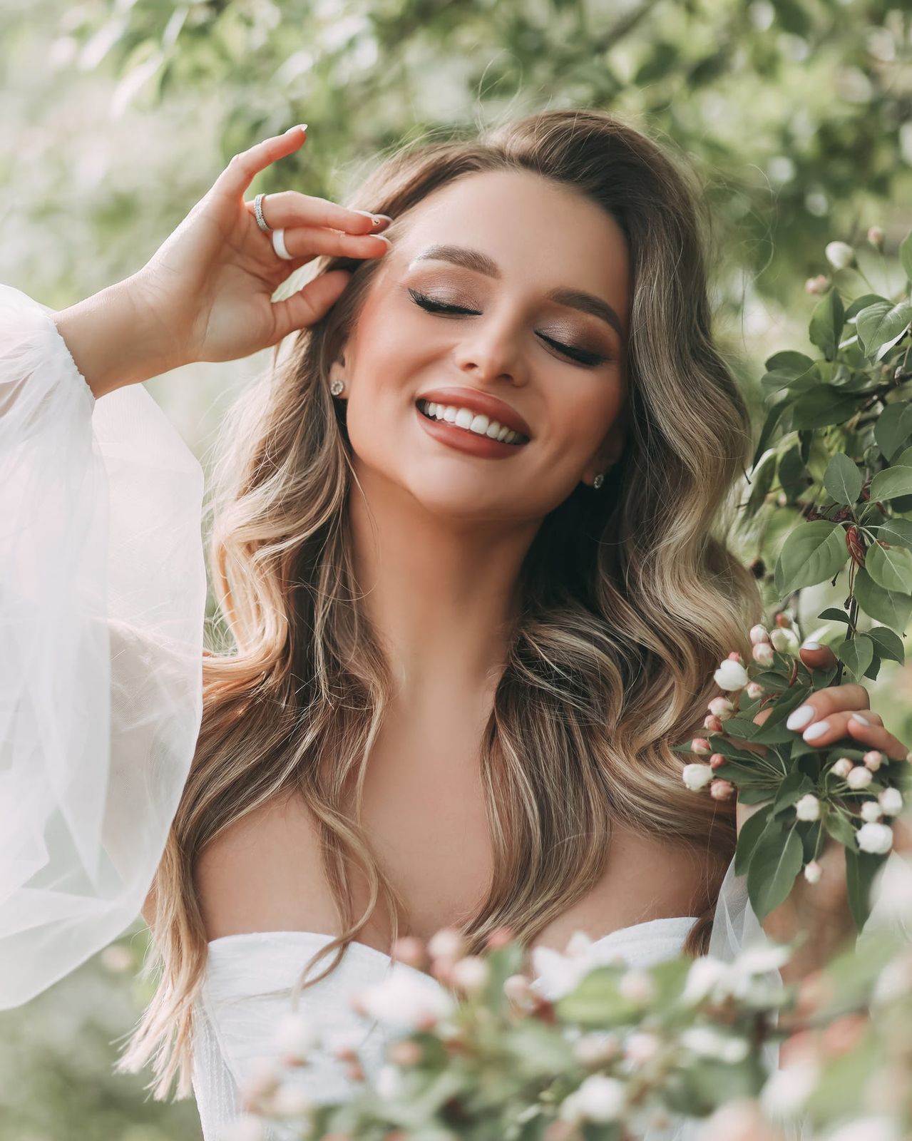 Honey Blonde With Subtle Highlights Visual Idea Honey Blonde With Subtle Highlights Visual Idea — Wedding Hairstyles