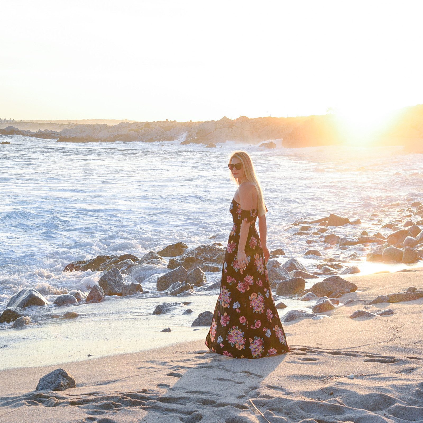 Black Floral Maxi Dress for Sunset Beach Evenings Black Floral Maxi Dress for Sunset Beach Evenings — Cabo Outfits