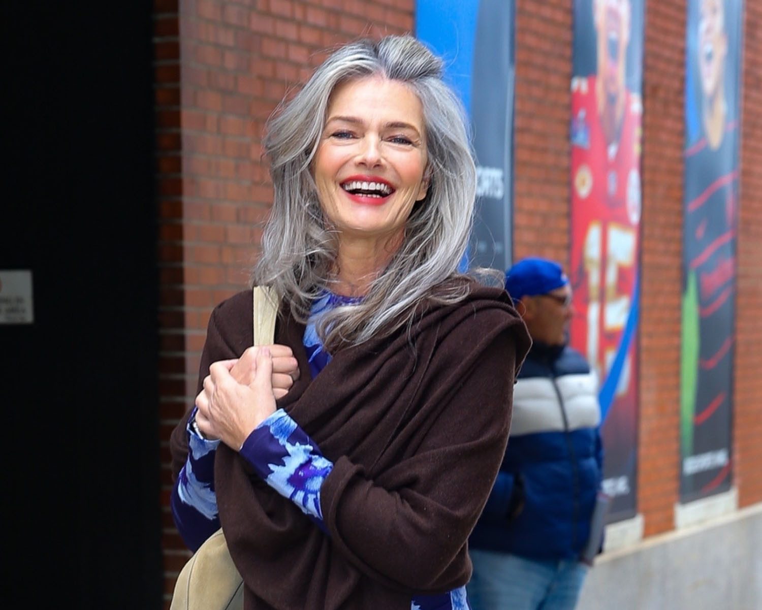 Paulina Porizkova has the most perfect grey blowout