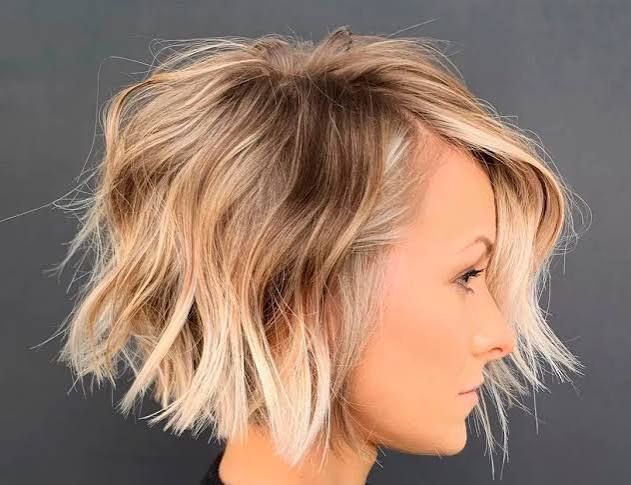 Tousled Collarbone Bob With Honey Blonde Tousled Collarbone Bob With Honey Blonde — Natural Hair Bob