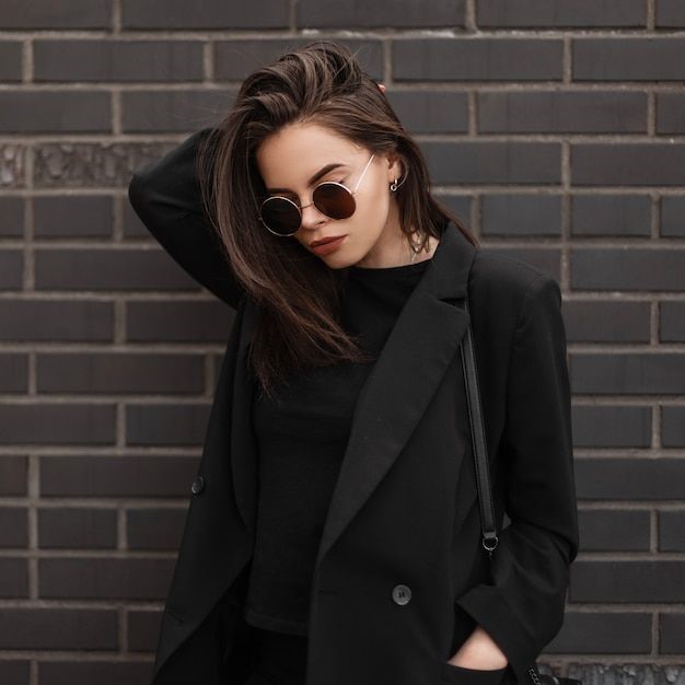 Monochromatic Black Blazer and Top — Round Sunglasses Outfits