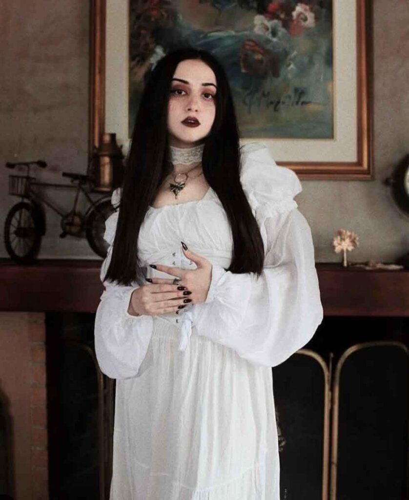 White Dress with Voluminous Sleeves and Lace Choker White Dress with Voluminous Sleeves and Lace Choker — Vampire Aesthetic Outfits