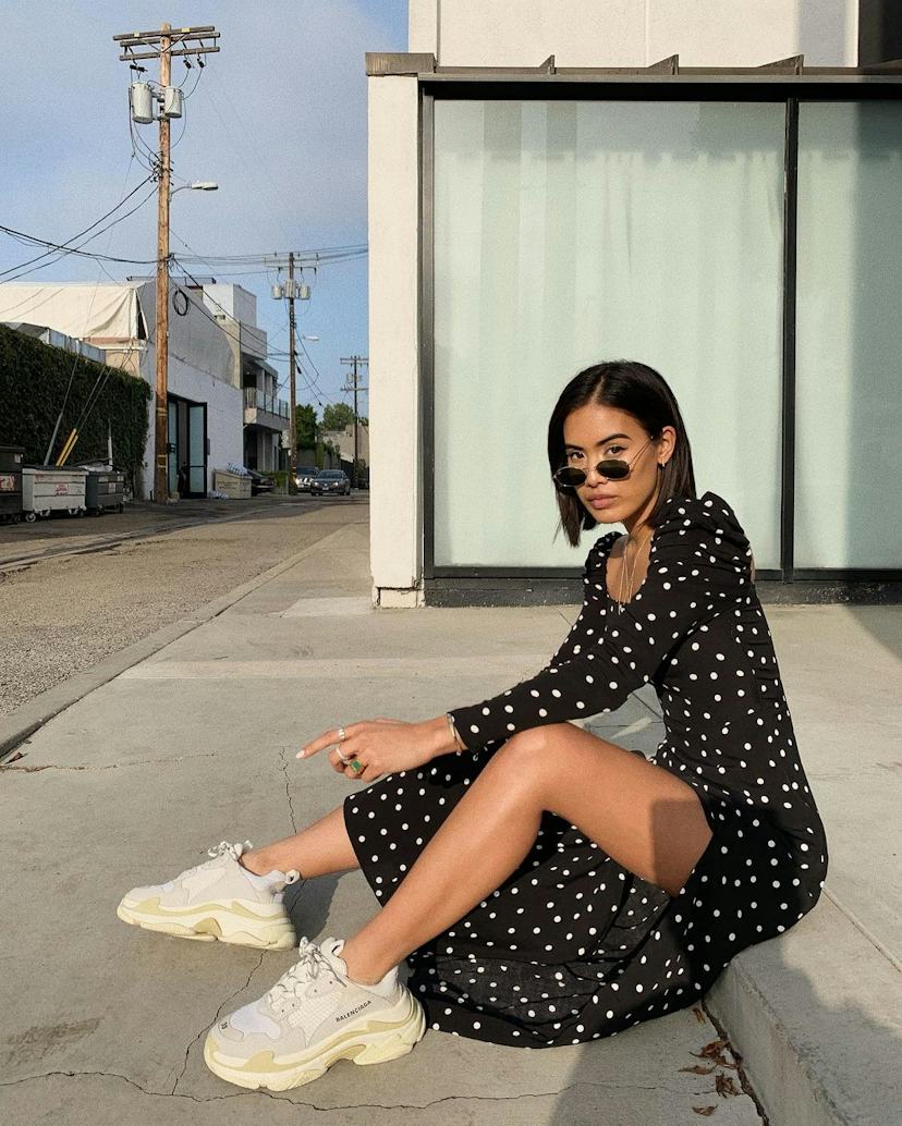 Casual Chic Black and White Polka Dot Dress with Chunky Sneakers Casual Chic Black and White Polka Dot Dress with Chunky Sneakers — Chunky Sneakers Outfits
