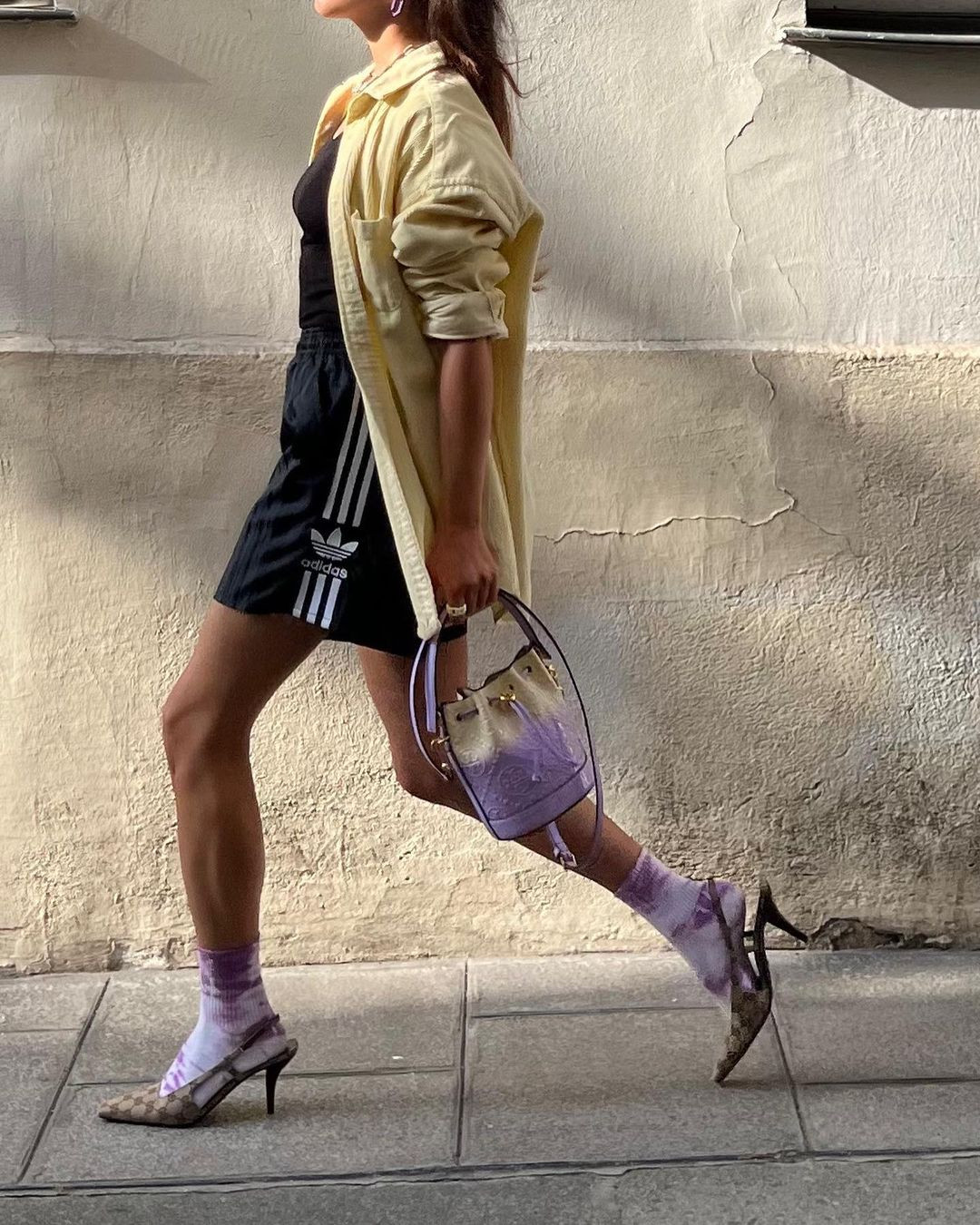 Tie-Dye Socks with Pointed-Toe Heels and Oversized Shirt Tie-Dye Socks with Pointed-Toe Heels and Oversized Shirt — Socks with Heels Outfits