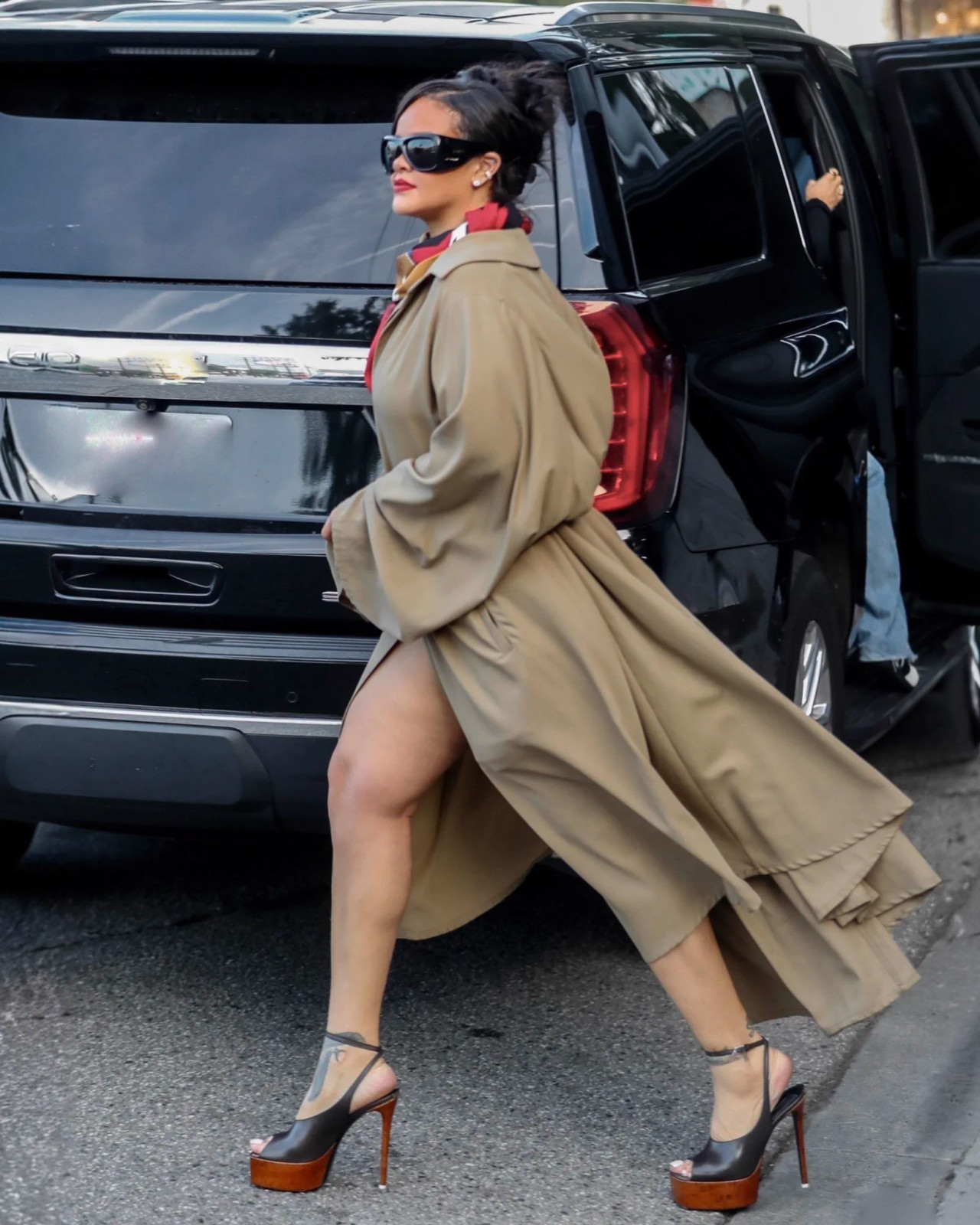 Oversized Trench Coat Elevated by Brown Platform Heels — Platform Heels Outfits