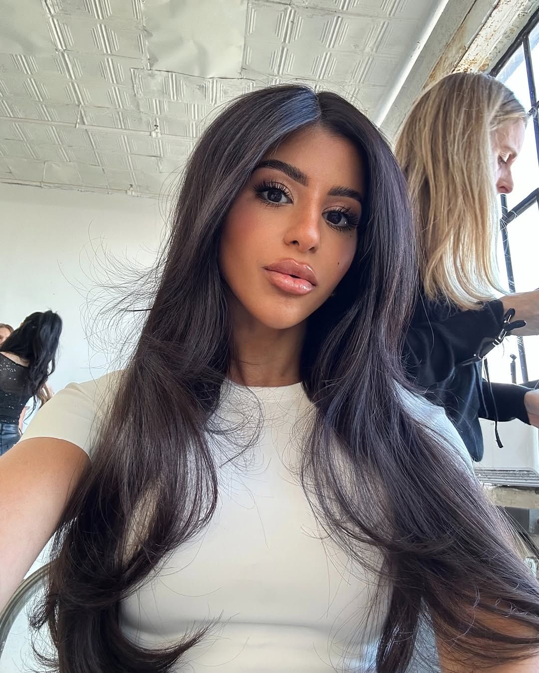 Dark Brown Mid-Back Voluminous Layers Blowout Dark Brown Mid-Back Voluminous Layers Blowout — Blowout Natural Hair