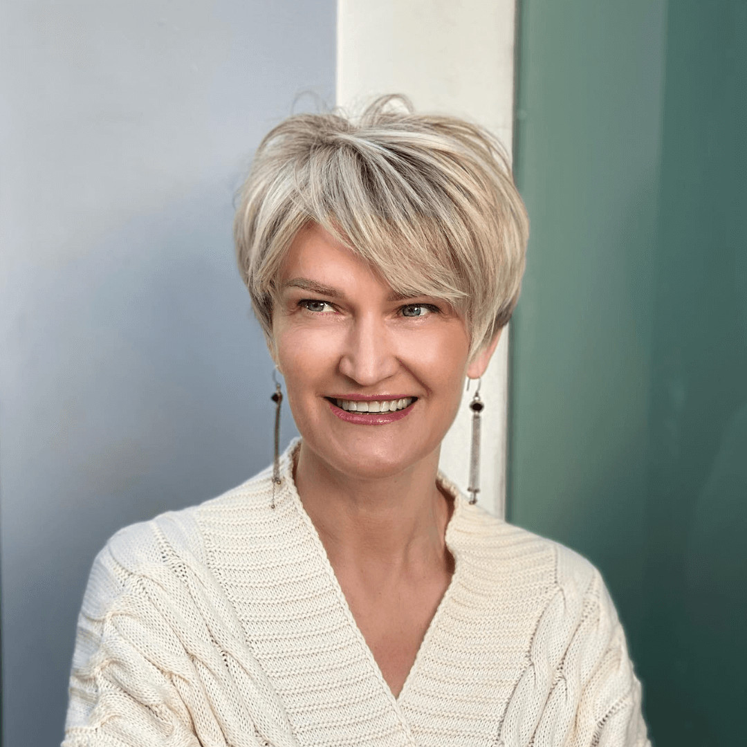 Layered Pixie With Side Fringe — Hairstyles for Thinning Crown