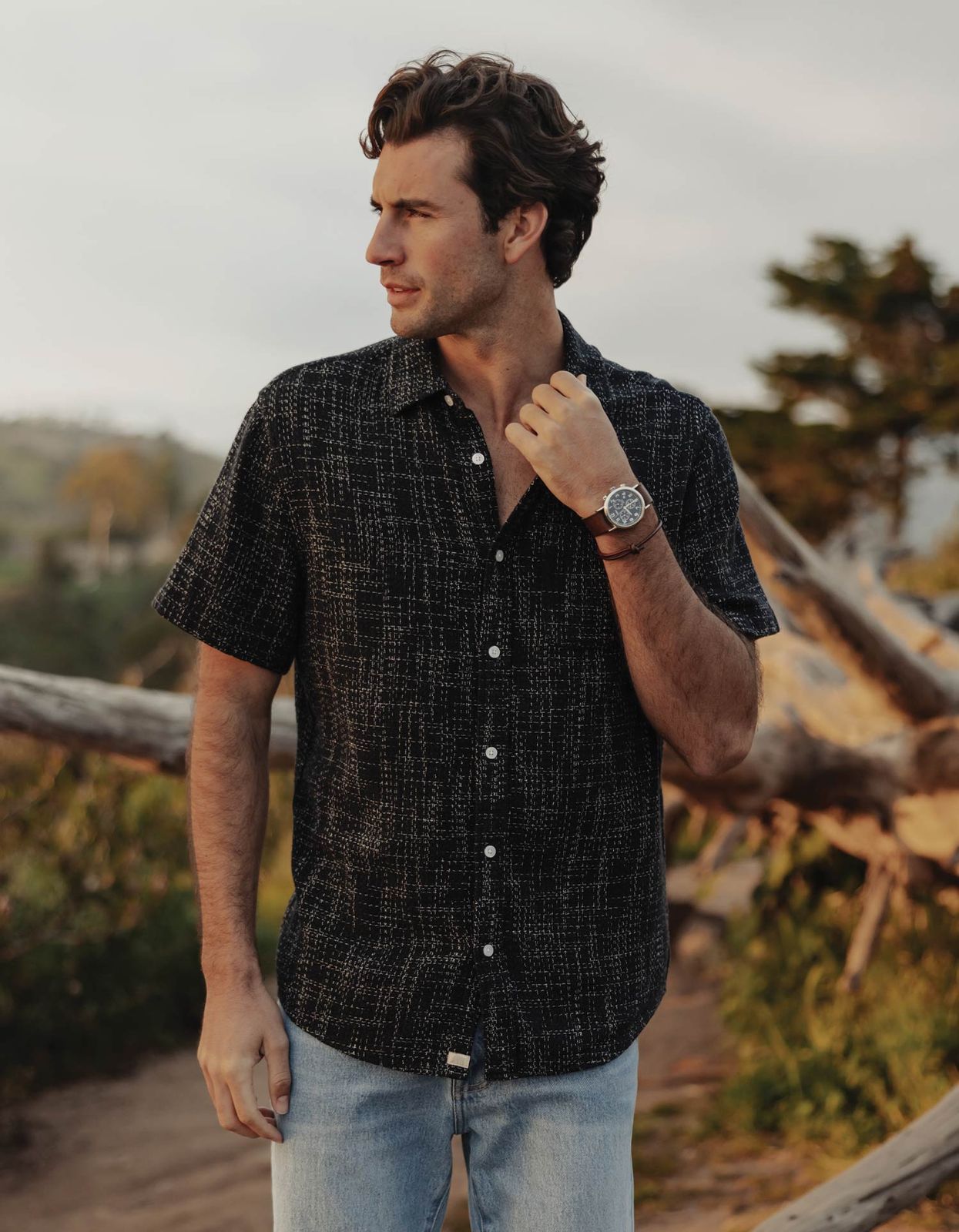 Black Textured Weave Short-Sleeve Shirt with Jeans — Button Up Shirts