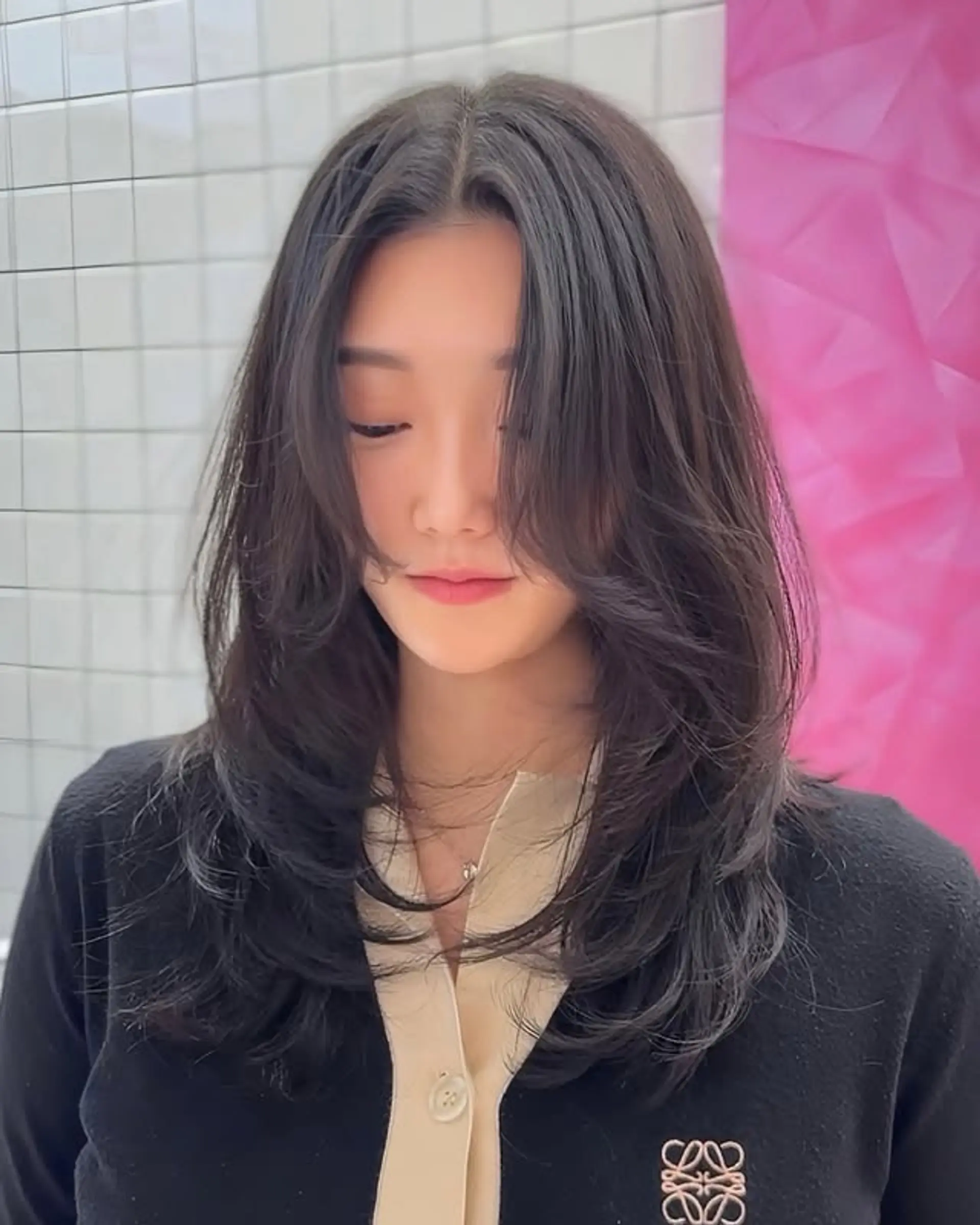 Mid-Back Waves With Face-Framing Bangs Mid-Back Waves With Face-Framing Bangs — Face Framing Layers