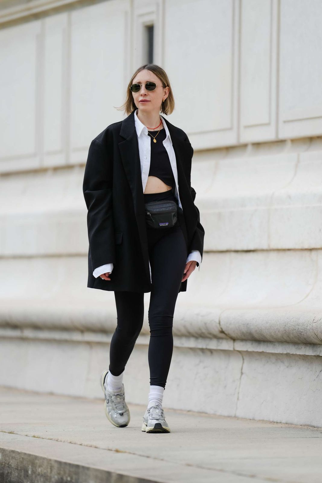 Blazer Power Play: Black Fanny Pack with Oversized Layers Blazer Power Play: Black Fanny Pack with Oversized Layers — Fanny Pack Outfits