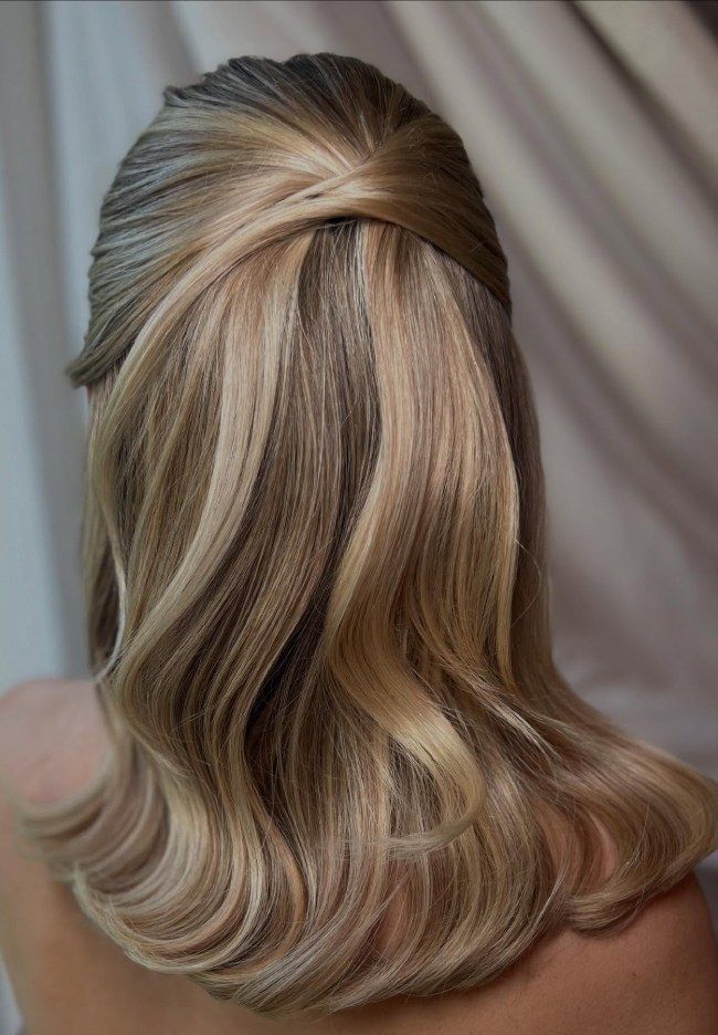 Ash Blonde Collarbone Waves Half Up Ash Blonde Collarbone Waves Half Up — Sleek Half Up Half Down