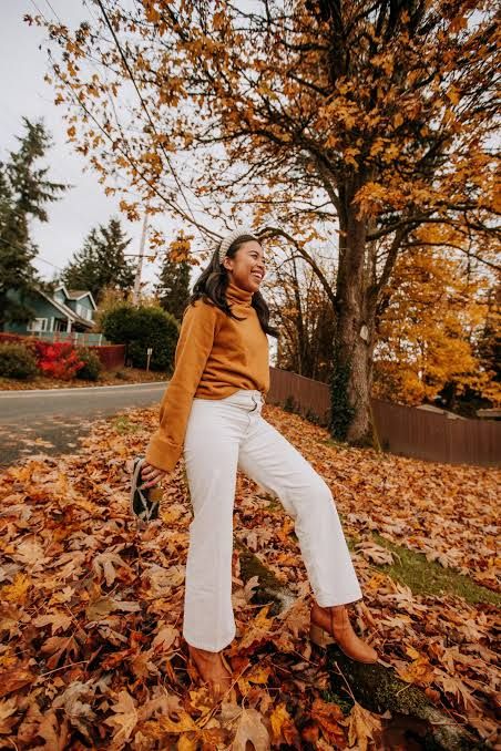 Burnt Orange Turtleneck with Wide-Leg Jeans for Fall Burnt Orange Turtleneck with Wide-Leg Jeans for Fall — Seattle Outfits