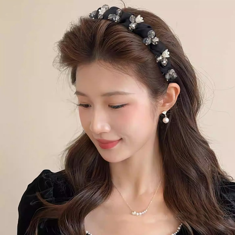 Voluminous Waves With Padded Headband Voluminous Waves With Padded Headband — Pearl Headband Hairstyles