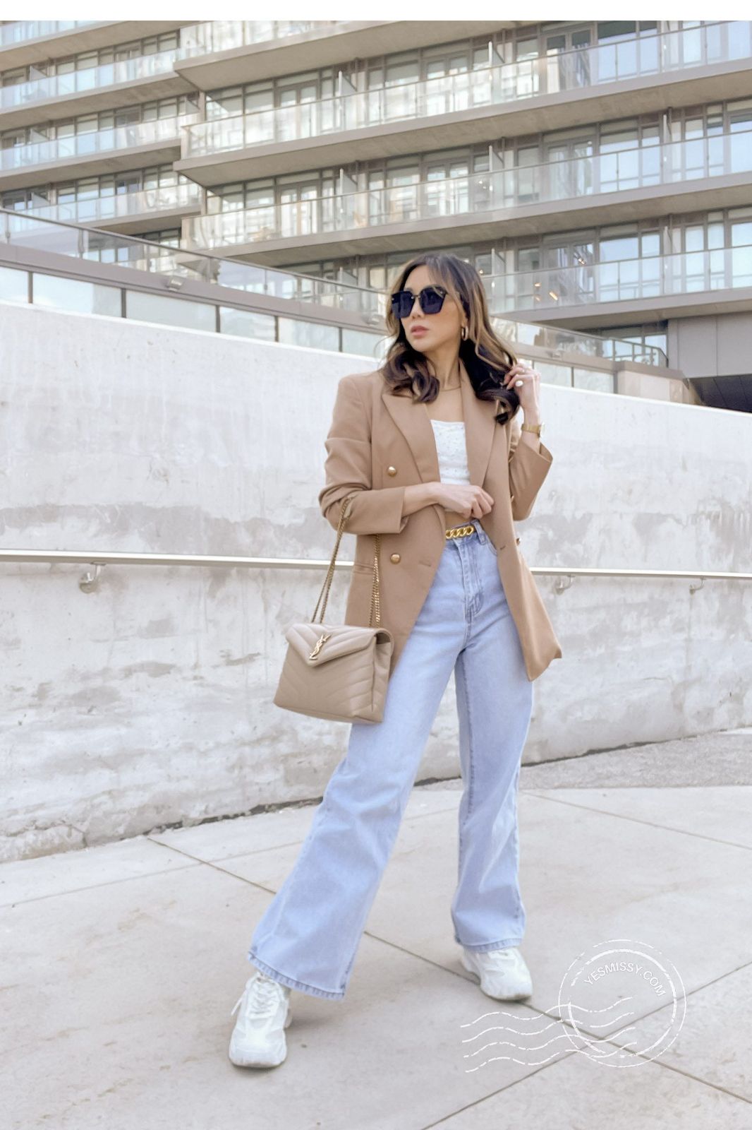 Chic Tan Blazer with Wide-Leg Jeans for City Outings Chic Tan Blazer with Wide-Leg Jeans for City Outings — Toronto Outfits