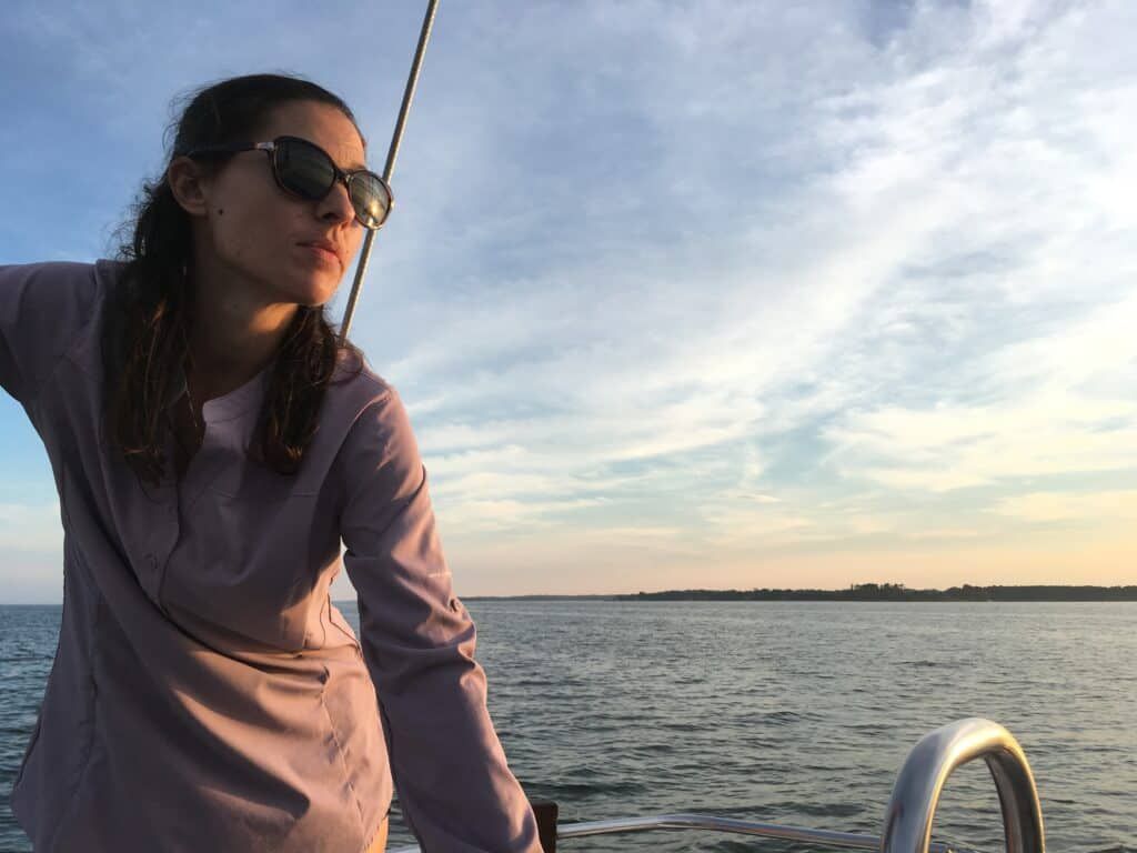 Relaxed Purple Shirt for a Casual Sailing or Yacht Day — Yacht Outfits