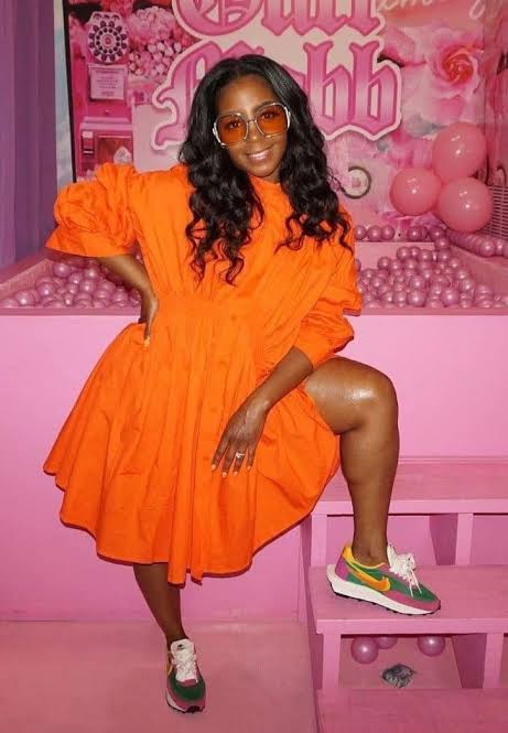 Voluminous Orange Mini Dress with Colorful Sneakers — Sneakers with Dress Outfits