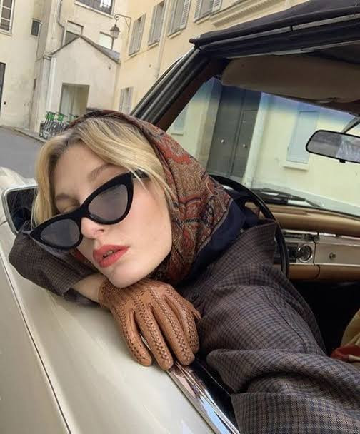 Vintage-Inspired Layers with Brown Plaid Jacket and Cat Eye Sunglasses Vintage-Inspired Layers with Brown Plaid Jacket and Cat Eye Sunglasses — Cat Eye Sunglasses Outfits