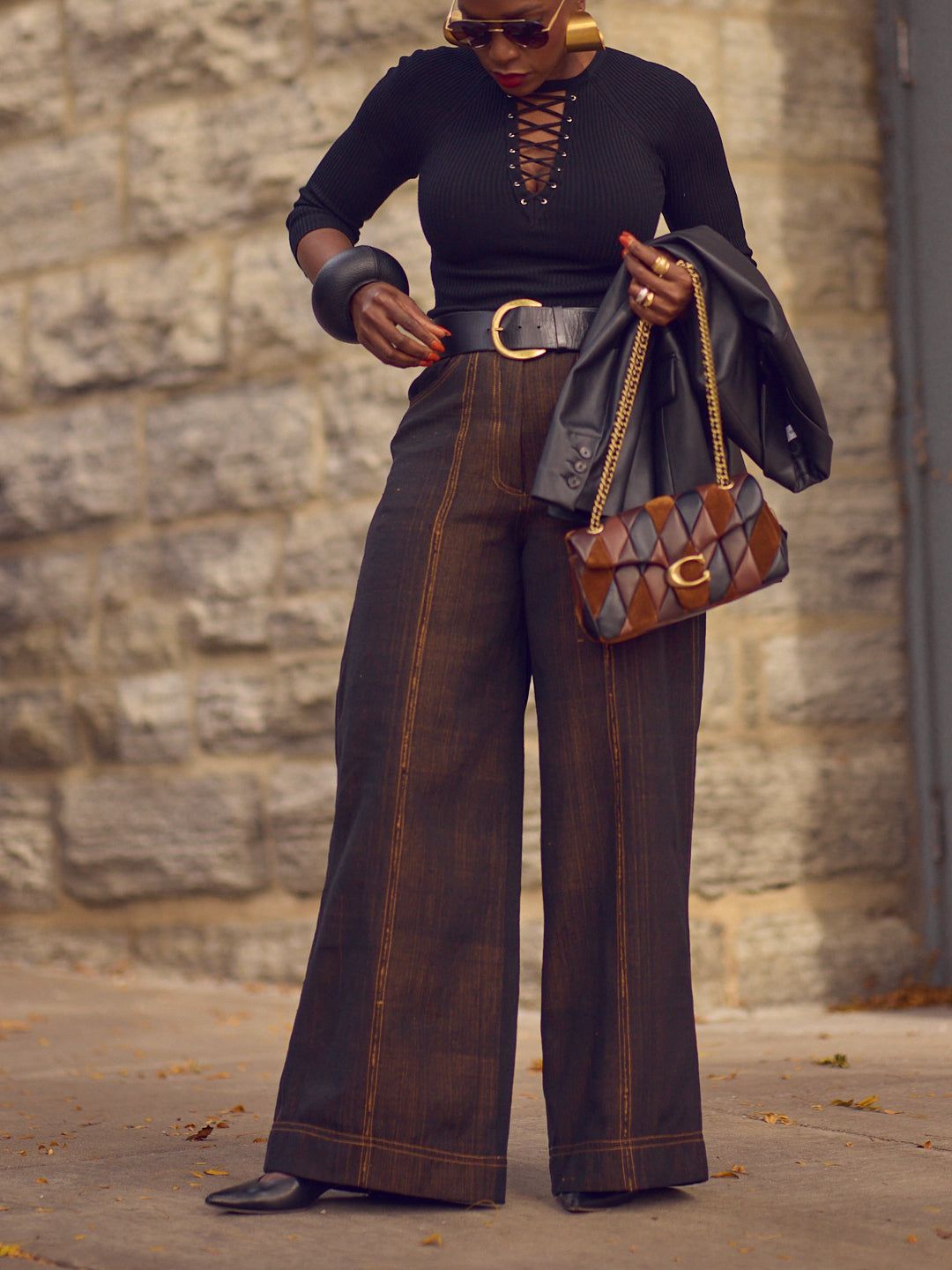 Chic Black Jacket with Patterned Handbag Chic Black Jacket with Patterned Handbag — Coach Bag Outfits