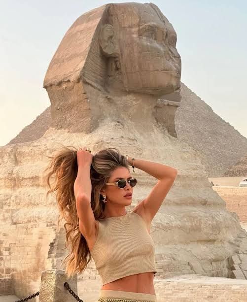 Casual Beige Ribbed Crop Top for Sightseeing Casual Beige Ribbed Crop Top for Sightseeing — Egypt Outfits