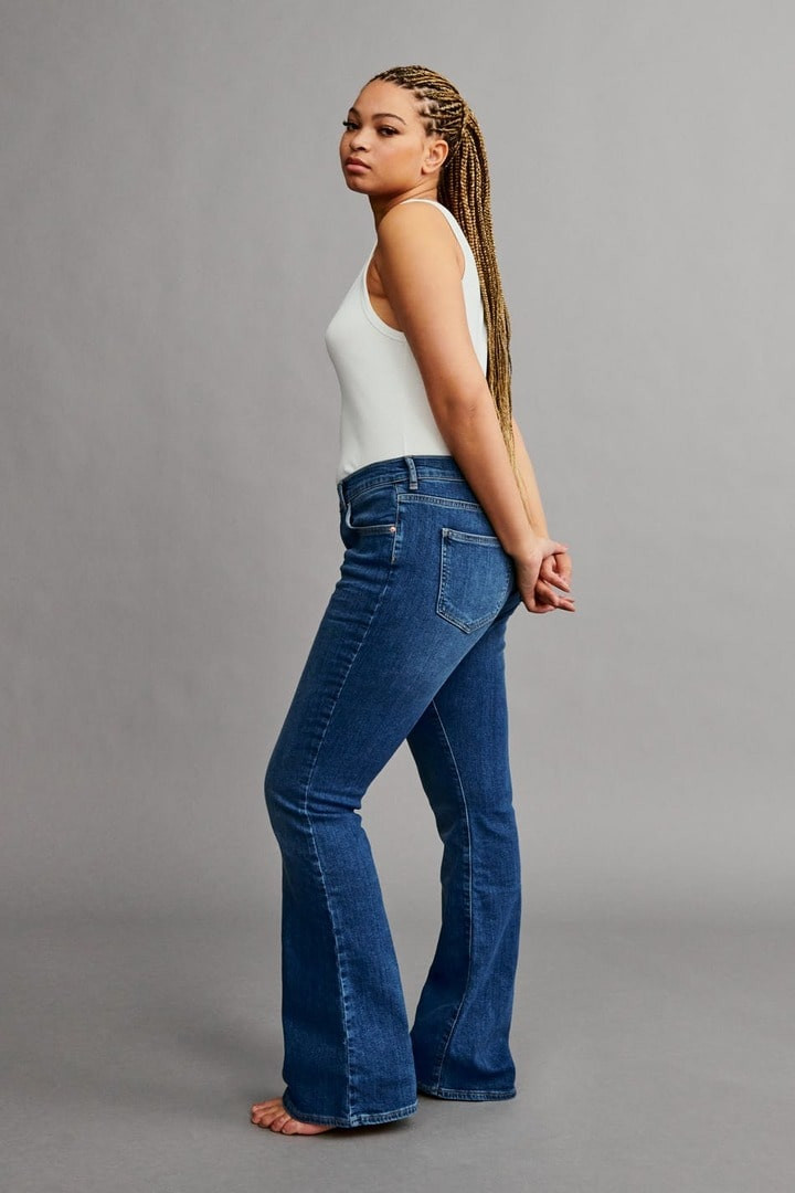 Fitted Tank Top with Flare Jeans — Outfits for Inverted Triangle