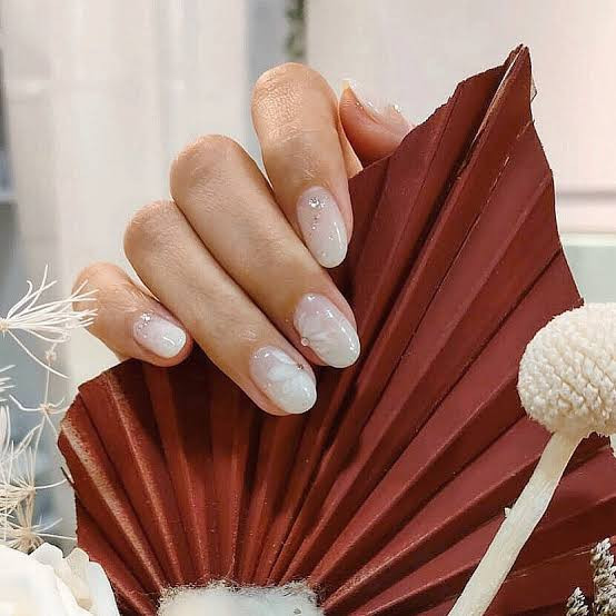 Nude Gradient with White Floral Art Nude Gradient with White Floral Art — Photoshoot Nails