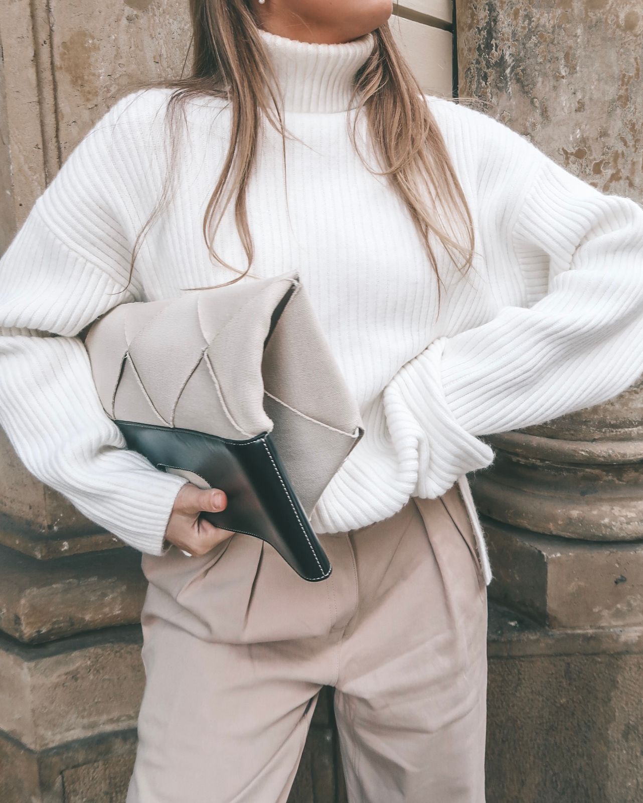 Classic Beige Trench Coat with Cream Knitwear — Prague Outfits