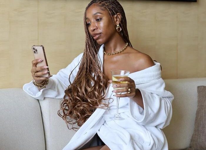Brown Box Braids with Blonde Wavy Ends Brown Box Braids with Blonde Wavy Ends — French Curl Braids