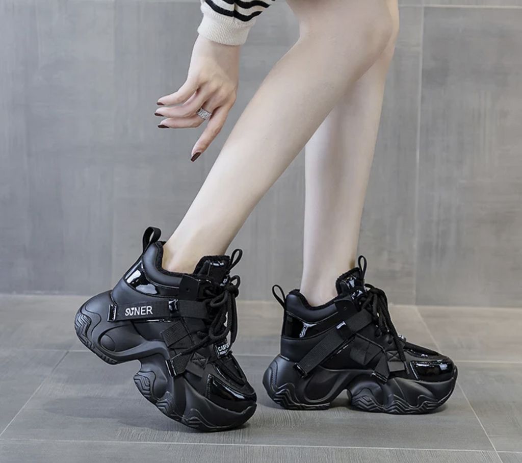 Extreme Chunky Platforms for a Bold Street Style Statement Extreme Chunky Platforms for a Bold Street Style Statement — Platform Sneakers Outfits