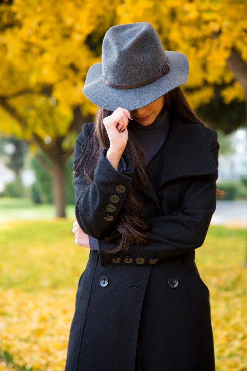 Autumnal Elegance: Grey Fedora with Black Coat and Turtleneck — Fedora Outfits Women