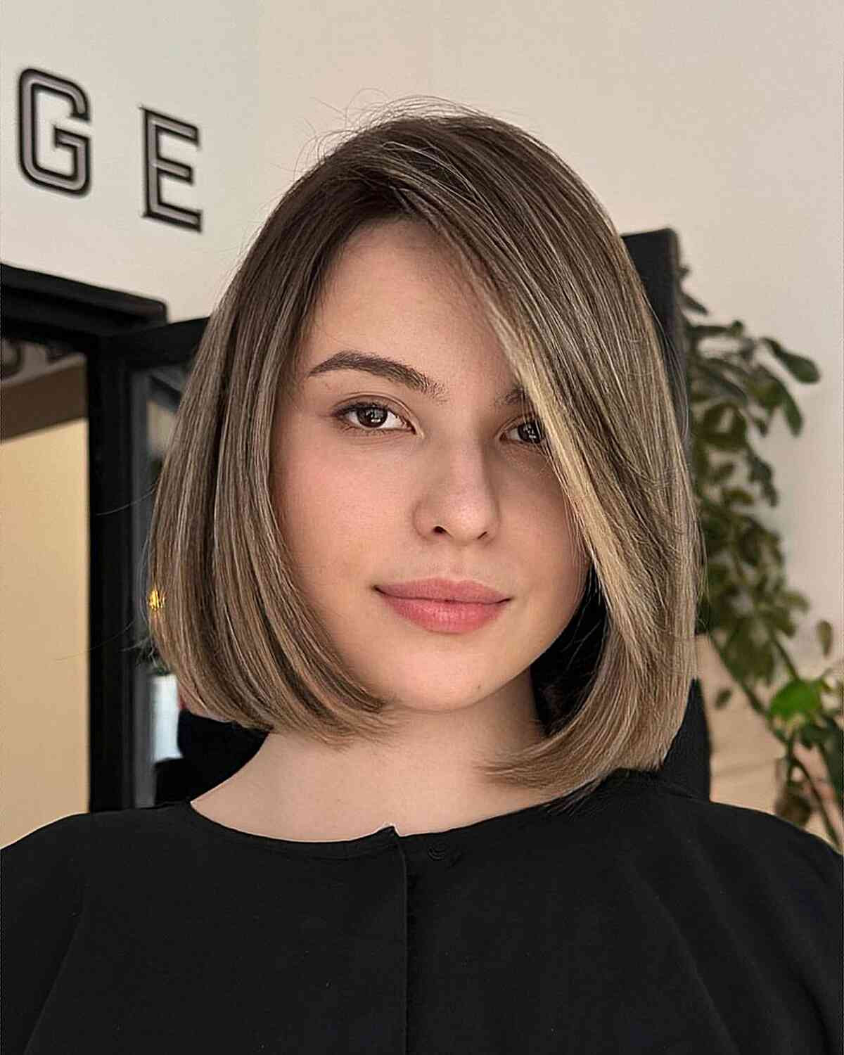 Collarbone Shag With Curly Bangs Collarbone Shag With Curly Bangs — Hairstyles for Chubby Faces