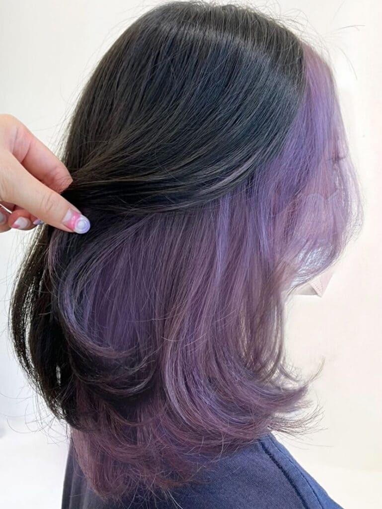 Voluminous Curls With Black and Blonde Contrast — Two Tone Hair
