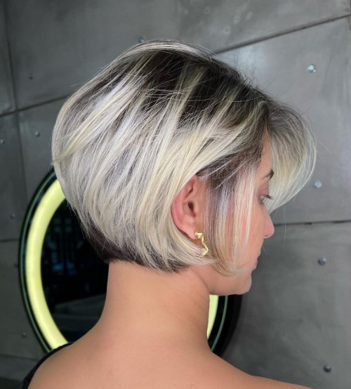 Textured Bob With Sun-Kissed Highlights — Blonde Highlights