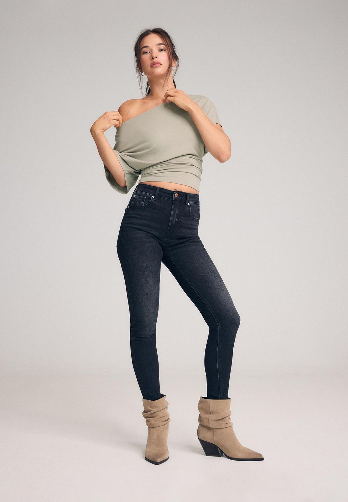 Dark Grey Skinny Jeans with Off-the-Shoulder Top Dark Grey Skinny Jeans with Off-the-Shoulder Top