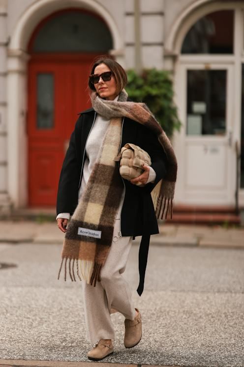 Nail Birkenstock Clog Style For An Effortlessly Chic Look