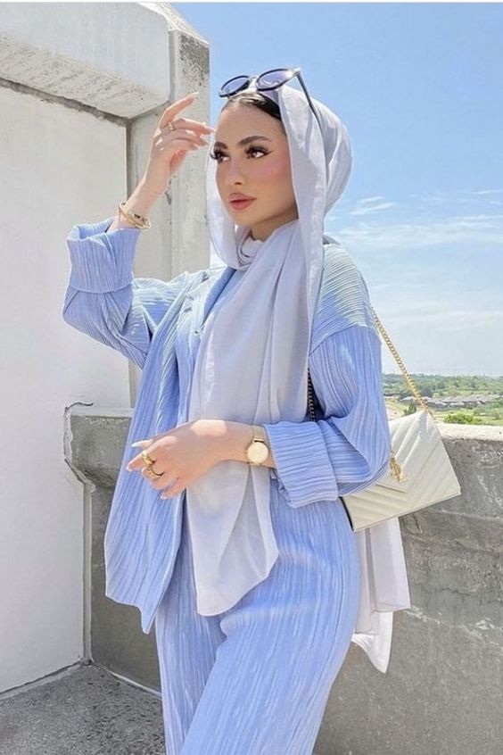 Light Blue Pleated Matching Set for Effortless Casual Chic Light Blue Pleated Matching Set for Effortless Casual Chic — Casual Hijab Outfits