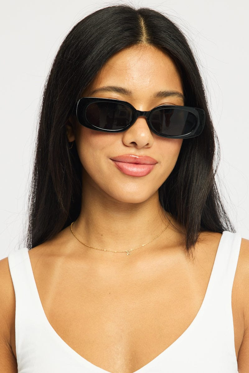 Black Rectangle Sunglasses with Linen-Blend Pants and Ribbed Top Black Rectangle Sunglasses with Linen-Blend Pants and Ribbed Top — Rectangle Sunglasses Outfits