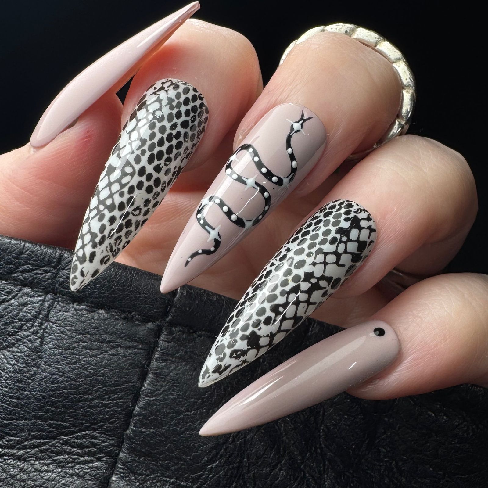 Glossy Visual Idea Glossy Visual Idea — Snake Print Nails