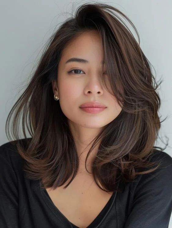 Collarbone Bob with Face-Framing Bangs Collarbone Bob with Face-Framing Bangs — Wash and Go Haircuts