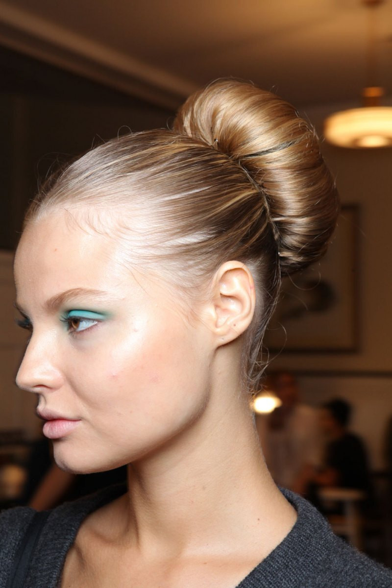 Sculpted Nape Bun With Highlights Sculpted Nape Bun With Highlights — Ballerina Bun