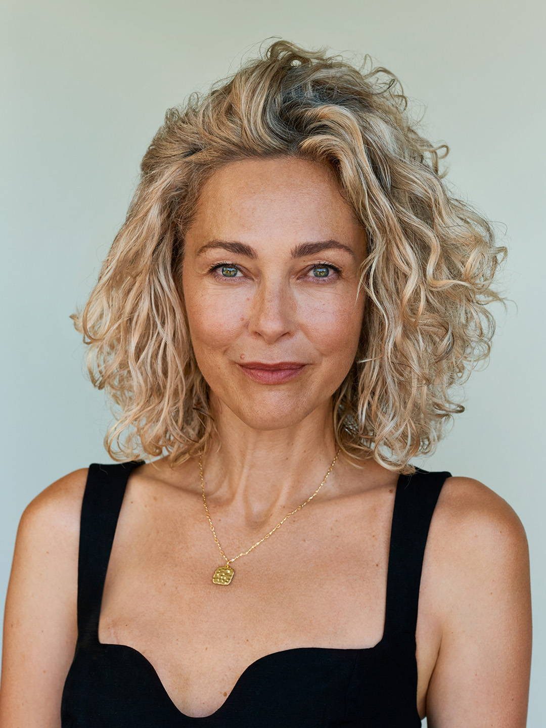 Natural Ash Blonde Wavy Bob Natural Ash Blonde Wavy Bob — Blonde Curly Hair