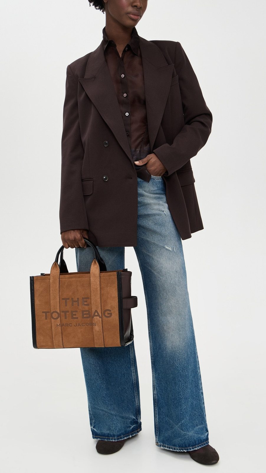 Chic Layers: Oversized Blazer and Wide-Leg Jeans Chic Layers: Oversized Blazer and Wide-Leg Jeans — Marc Jacobs Tote Outfits