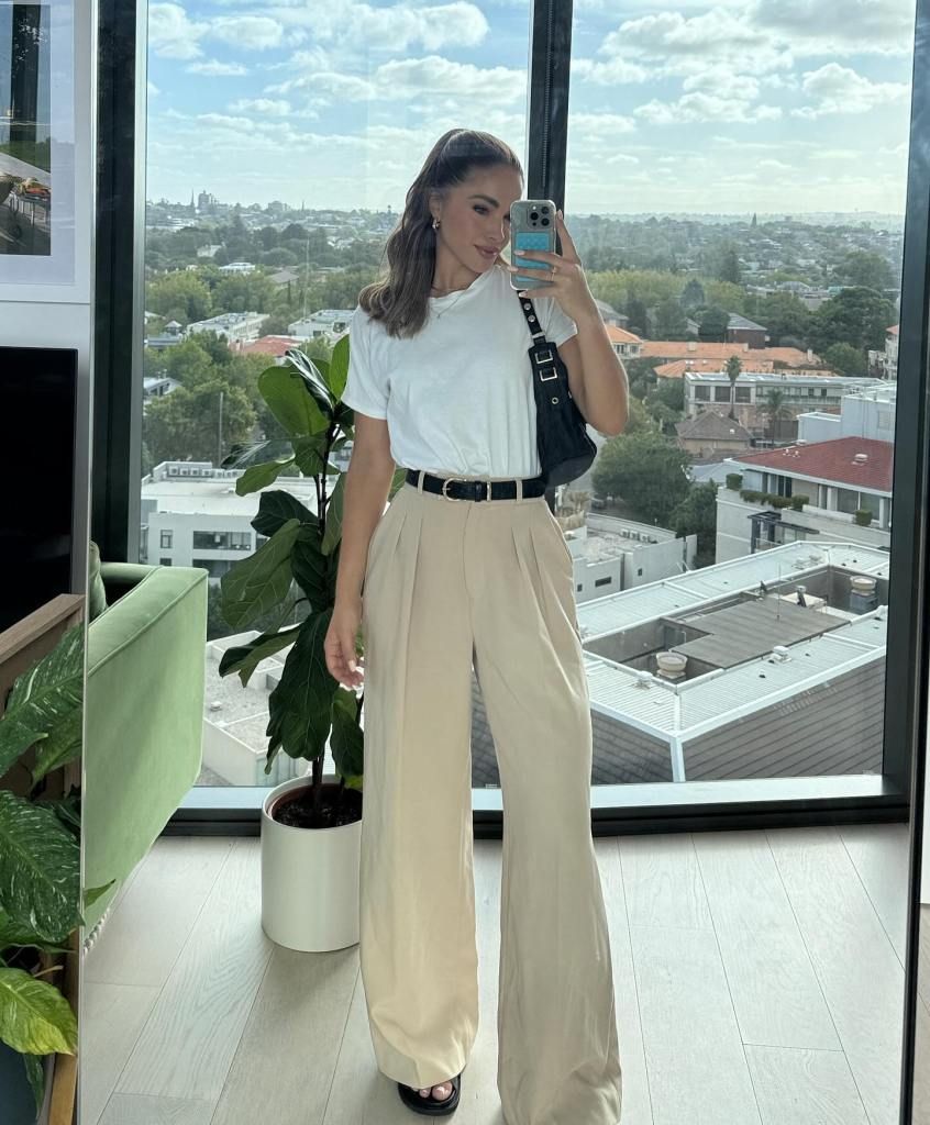 Pleated Beige Palazzo Pants with Black Belt and T-Shirt Pleated Beige Palazzo Pants with Black Belt and T-Shirt — Palazzo Pants Outfits