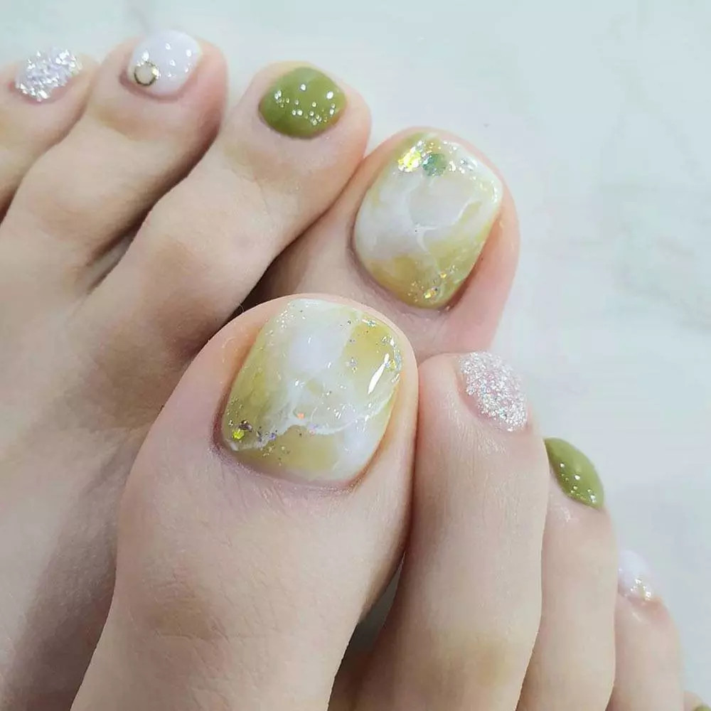 Olive Green Marbled Glitter Toes Olive Green Marbled Glitter Toes — Toe Nail Art