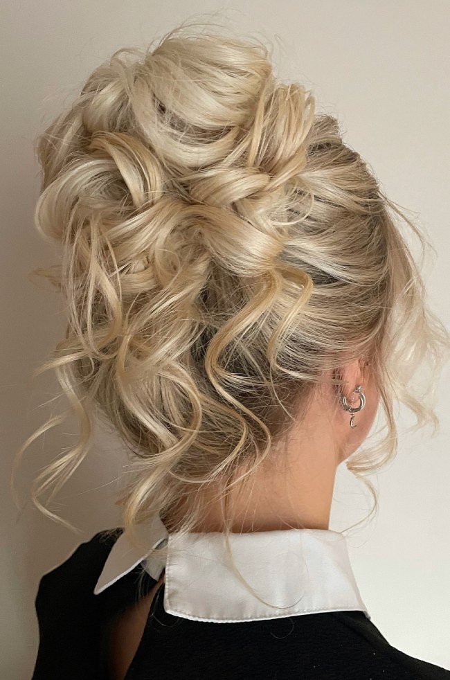 Platinum Blonde Curly Updo with Loose Strands Platinum Blonde Curly Updo with Loose Strands — Messy Updo